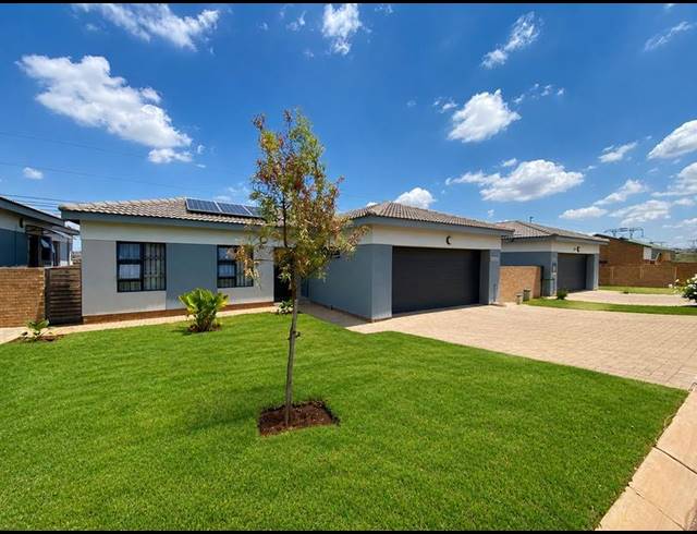 3 BEDROOM HOUSE FOR SALE IN THATCHFIELD